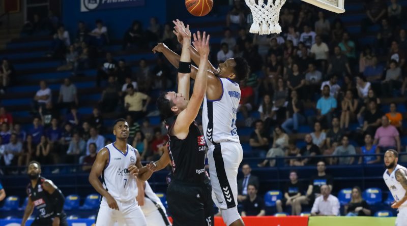 Mesmo com 17 pontos de Cipolini (SUD) Sesi Franca Basquete é superado pelo Pinheiros, mas segue líder do NBB