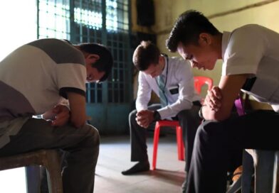 Satanás pode ouvir nossas orações para usá-las contra nós?